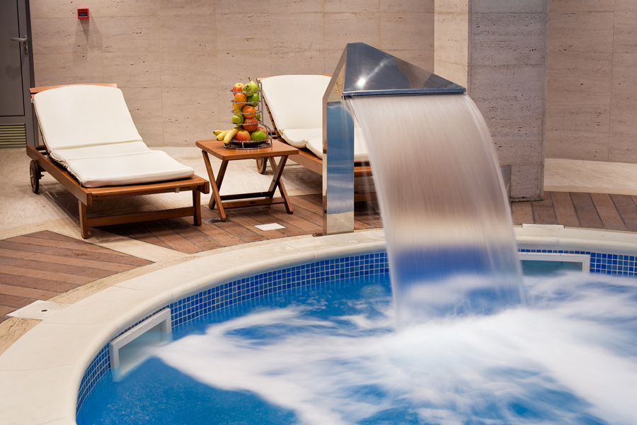 Bubbelbaden zijn er in allerlei uitvoeringen. Van klein en bescheiden tot zeer luxe. Bubbelbaden zijn er in allerlei uitvoeringen. Van klein en bescheiden tot zeer luxe.