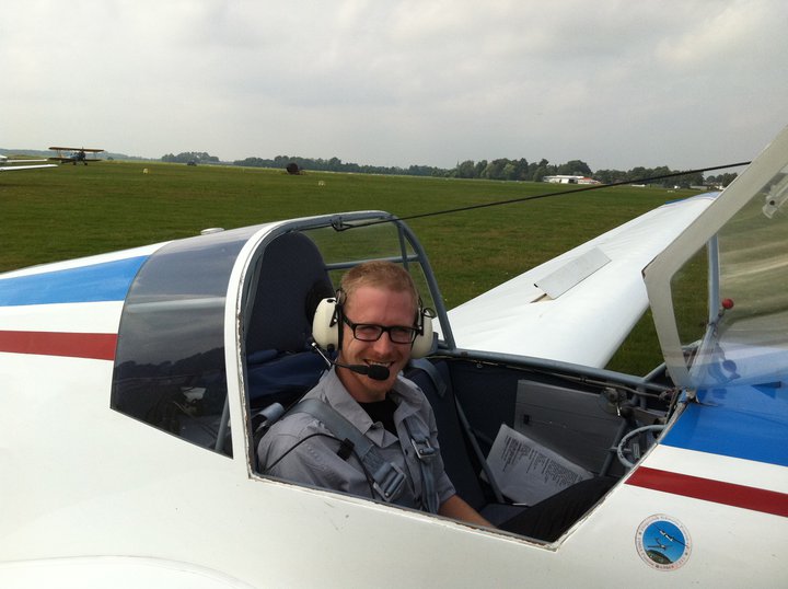 Deze jonge piloot heeft nog wel wat vlieglessen te gaan voordat hij zijn GPL-brevet binnenheeft.