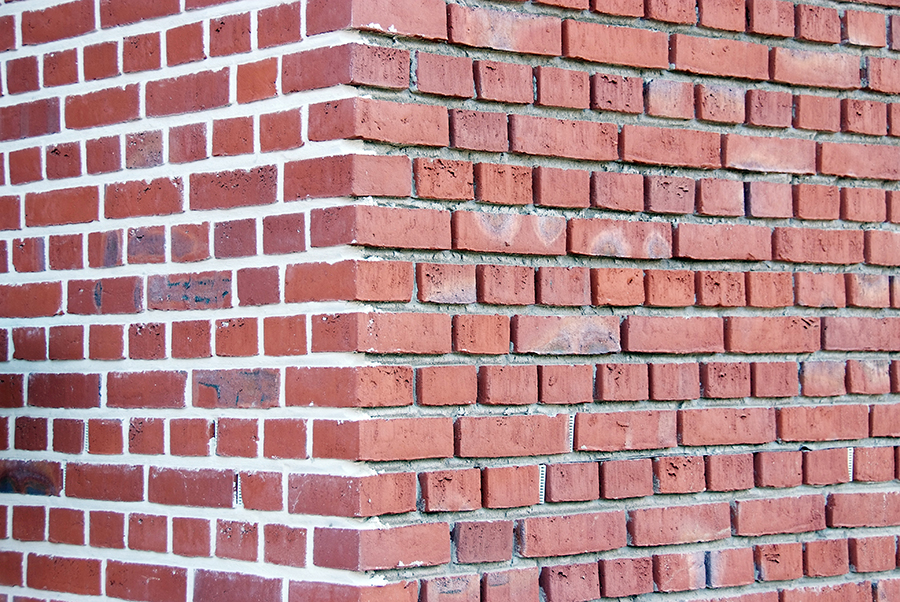 De meeste voegersbedrijven zouden de rechterkant van deze muur dolgraag onder handen nemen.