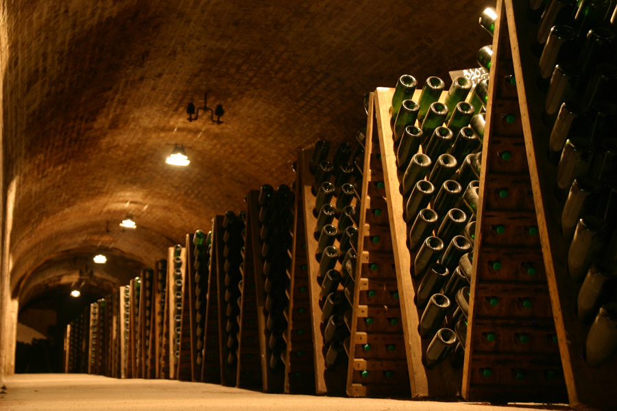 Een wijnimporteur of -groothandel heeft een groot aanbod wijnen waar u uit kunt kiezen.