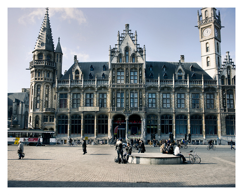 Postgebouw in Gent